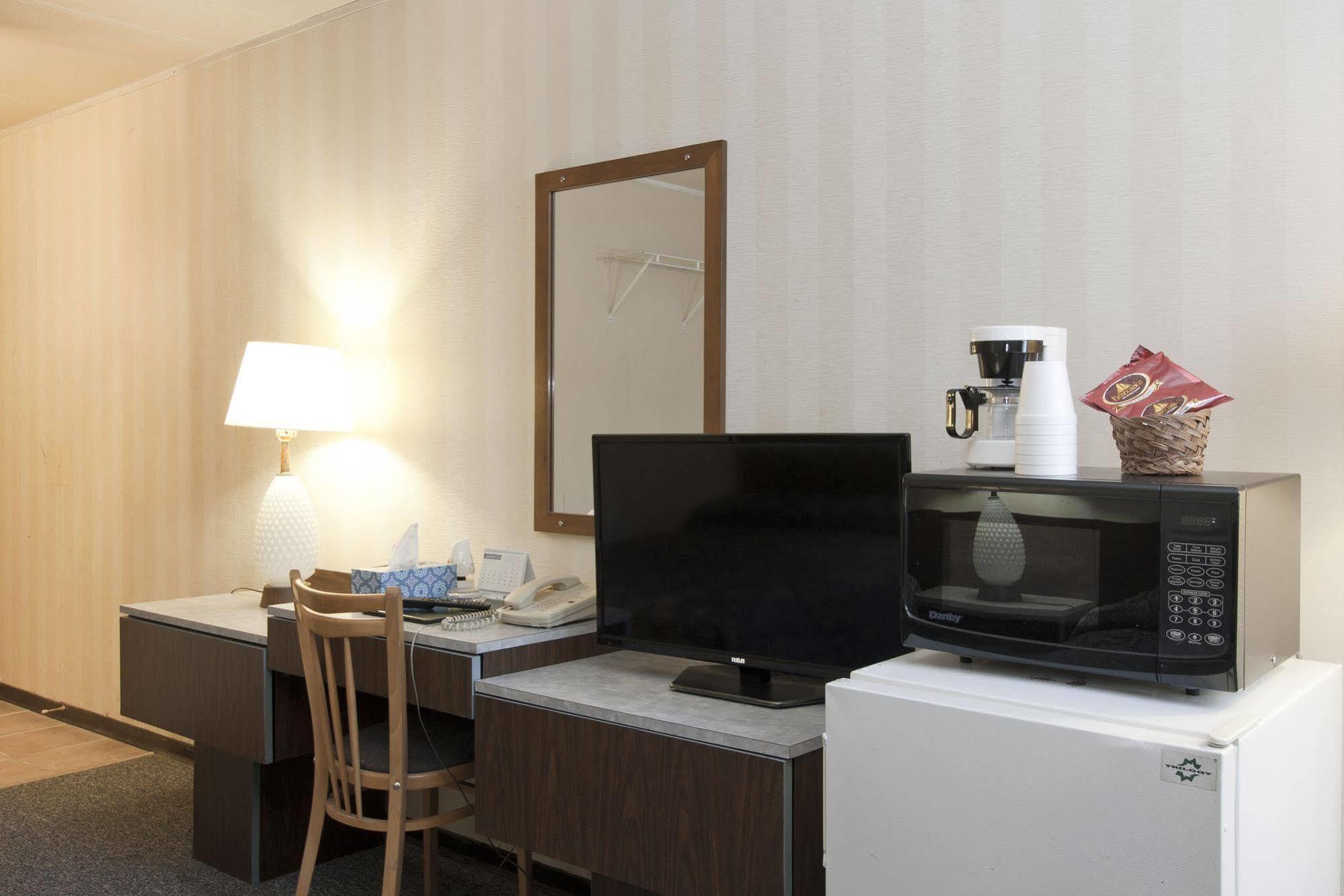 Springs Motor Inn Wainwright Eksteriør billede